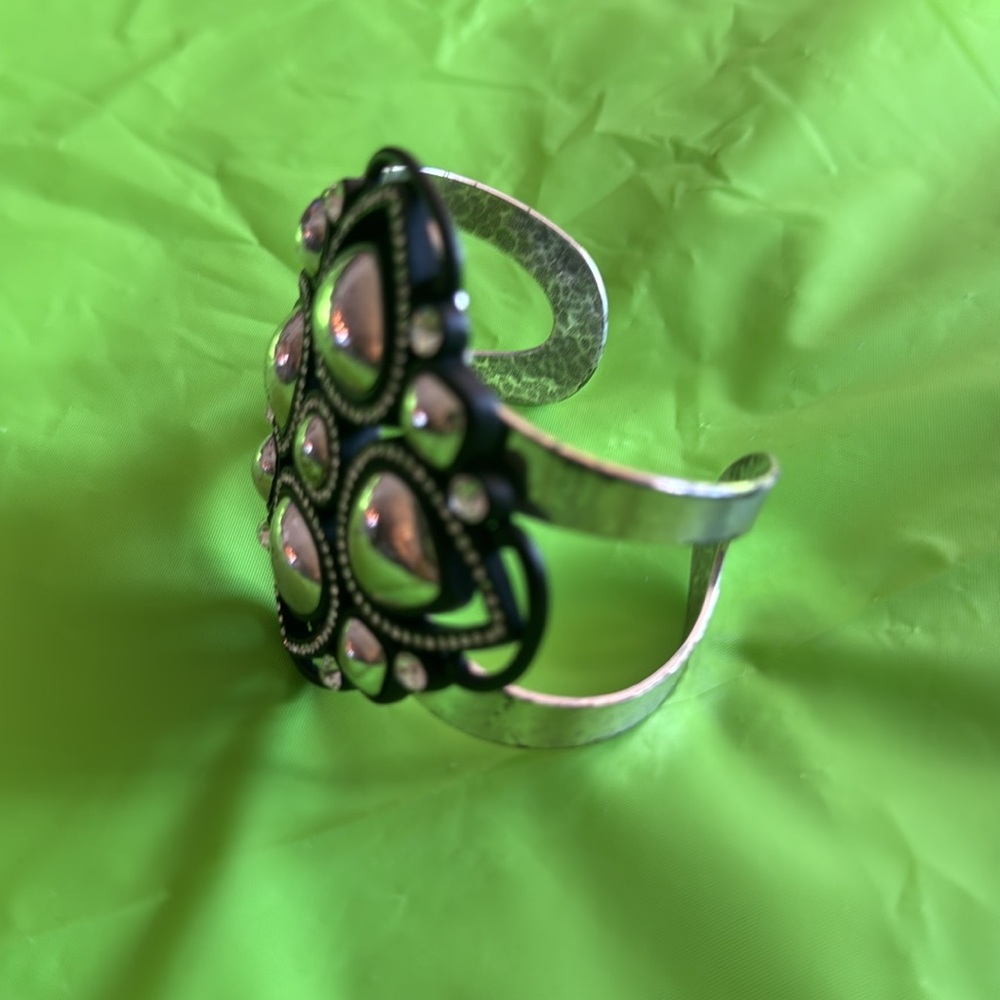 با
BRIGHTON STARRY NIGHT Black
Silver Hammer HEAVY CUFF BANGLE Bracelet - Picture 3 of 12
